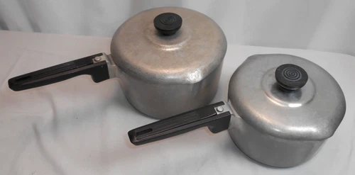 Vintage SET Wagner Ware Magnalite 4682 GHC 3 Quart  With Lids Very NICE Pair