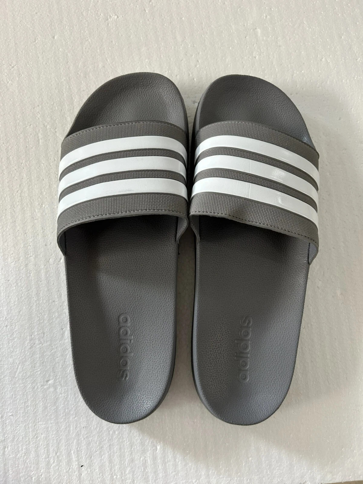 Sandali Adidas uomo Adilette doccia grigio bianco antiscivolo taglia 13 nuovi con etichette