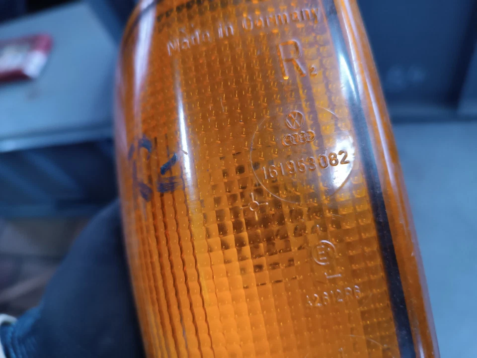 Indicatore di direzione originale VW Jetta I Hella anteriore destro 161953082 - Immagine 4 di 4