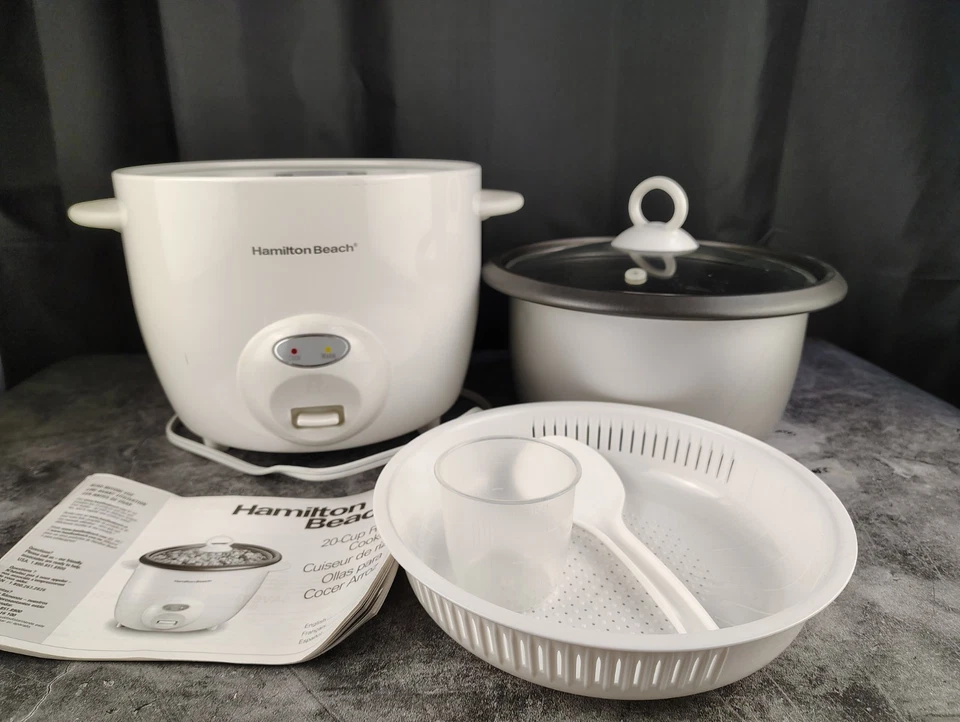 Arrocera y vaporera de alimentos Hamilton Beach 20 tazas cocidas (10 sin cocinar), blanca Foto 4 de 4