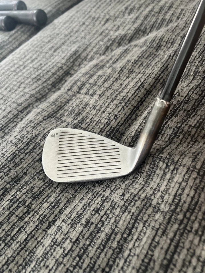 Tommy Armour 845S 44 Degree Silver Scot 9 Iron, RH, Graphite Stiff Flex Shaft - Image 2 of 4