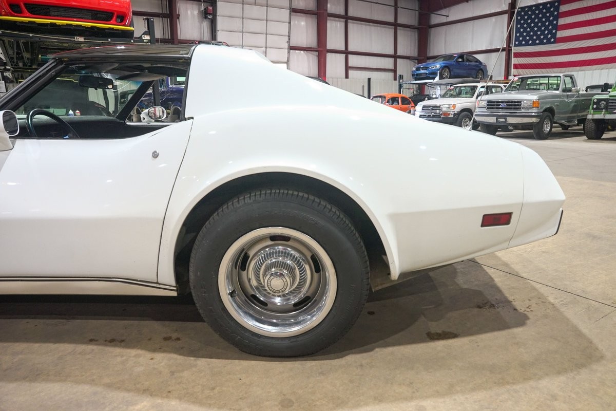 1977 White Chevrolet Corvette   | C3 Corvette Photo 5