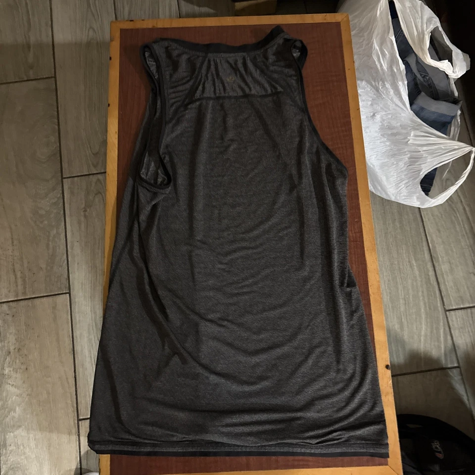 男式中号 Lululemon 背心上衣 — 第 2/3 张图片