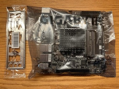 Gigabyte GA-J1900N-D3V Celeron J1900 DDR3 Mini-ITX Motherboard with I/O Shield