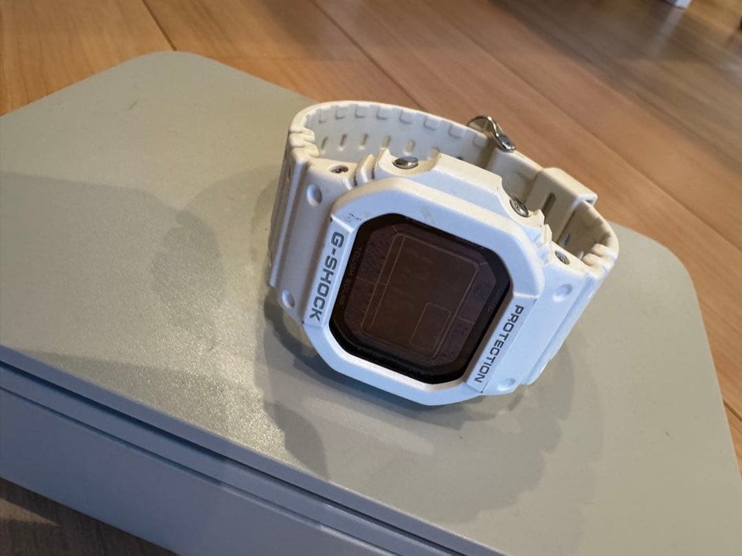 Buy Casio G-Shock GW-M5610MD-7 43.2 mm White Resin with White