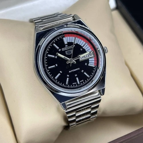 Refurbished Vintage Seiko 5 Automatic: 17 Jewels Day Date Men's Watch
