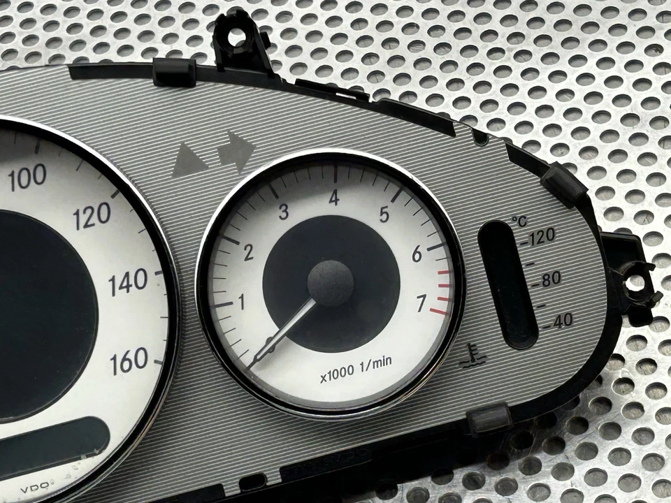 Mercedes Benz CLS550 2009-2011 cuadro de instrumentos velocímetro 93 k millas Foto 2 de 4