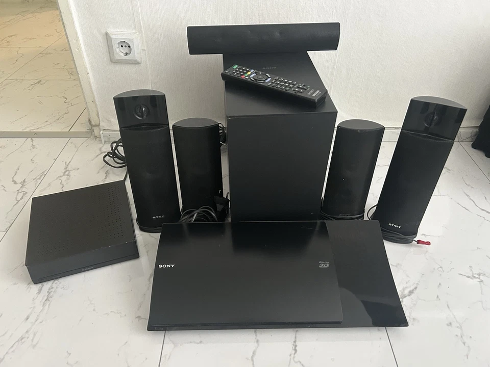 Sony Heimkinoanlage BDV-N790W mit Subwoofer, 4 Lautsprechern & Verstärker