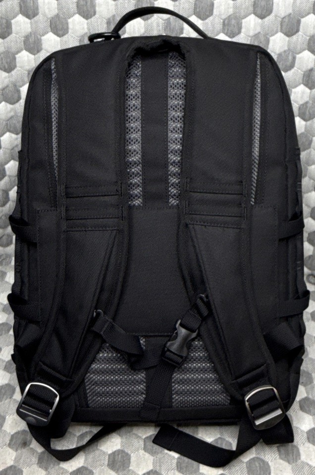 LTT 35L Backpack in Black Tech Gear 1st run Linus Tech Tips Commuter ...