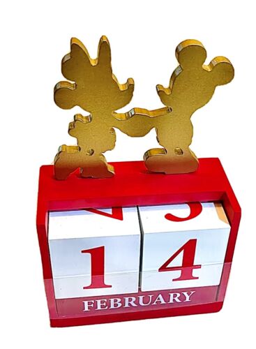 Disney Mickey Mouse Calendario Perpetuo KCare Oro Rojo Bloque de Madera Nuevo Con Etiquetas - Imagen 1 de 4
