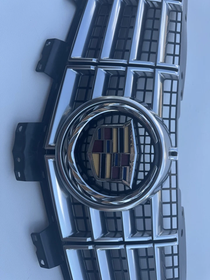 Grelha superior do para-choque dianteiro Cadillac SRX 2013-2016 com emblema 22739023 fabricante de equipamento original - Imagem 4 de 4