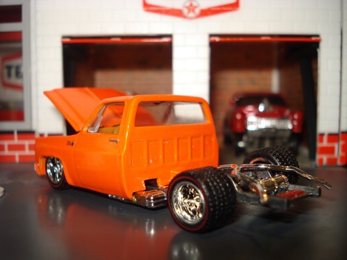 1976 GMC SIERRA GRANDE 15 PICKUP TRUCK LIMITED EDITION EDITION 1/64 ORANGE - Picture 3 of 4
