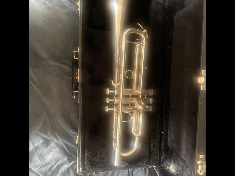 Trompeta Schielke HD, plateada, buen estado. Trompeta profesional.  Foto 3 de 4