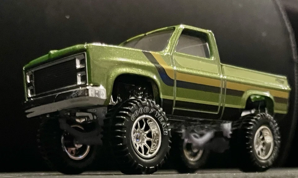 Rueda elevadora y neumático Hot Wheels verde 83 Chevy Silverado PERSONALIZADOS pilotos reales  Foto 4 de 4