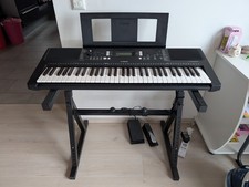 Yamaha PSR-E363 Keyboard Set mit Ständer und Pedal – voll funktionsfähig