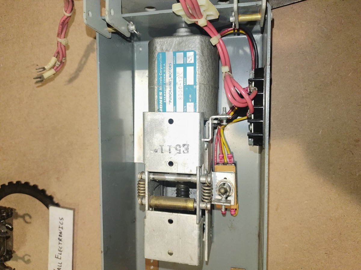 Vimar 08065 06 serie 8000 interruttore mt 1p n c6 120-230v - Nuovo Vimar 08065 06 serie 8000 interruttore mt 1p n c6 120-230v - Nuovo