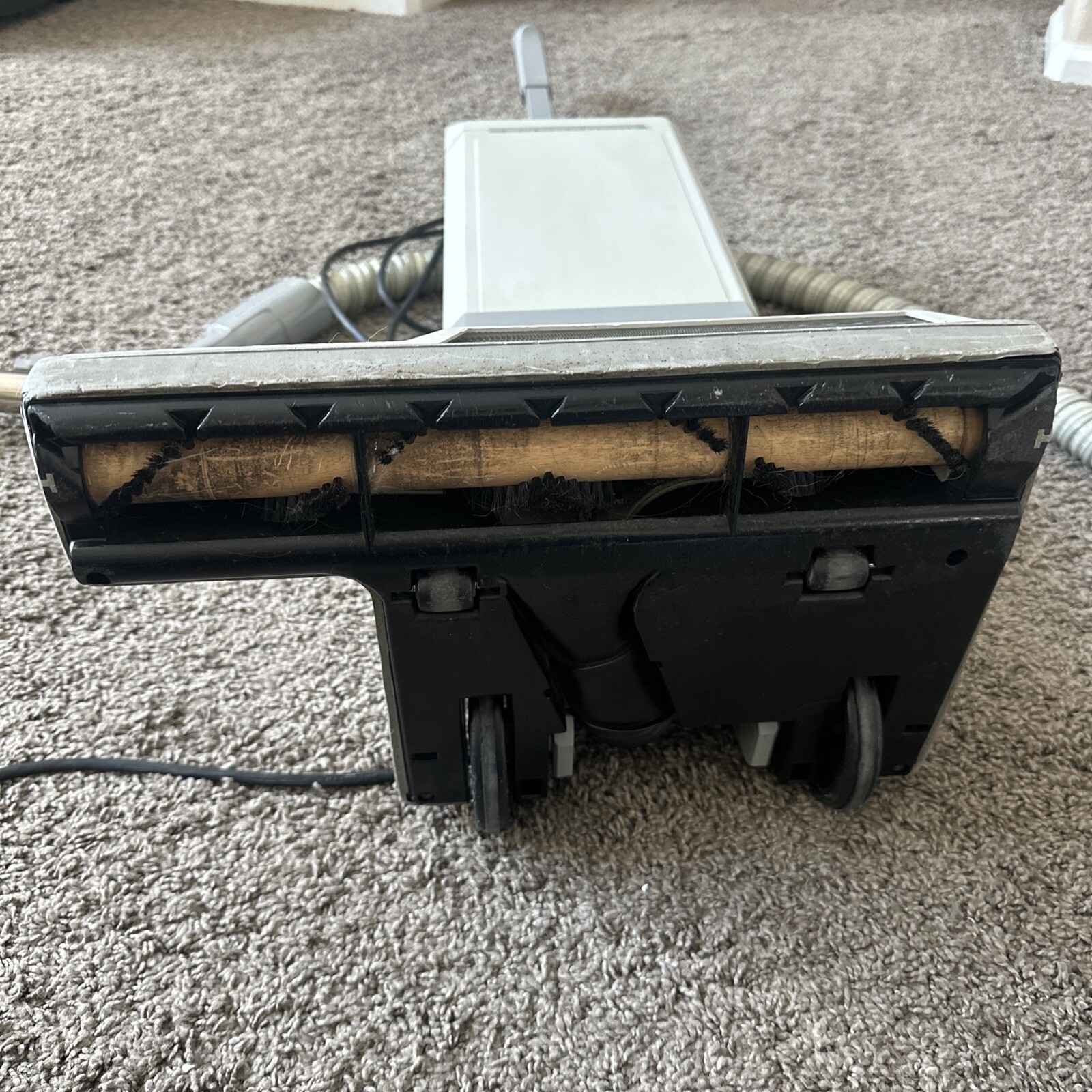 Electrolux Epic Series 3500 SR Upright Vacuum Cleaner With Hose