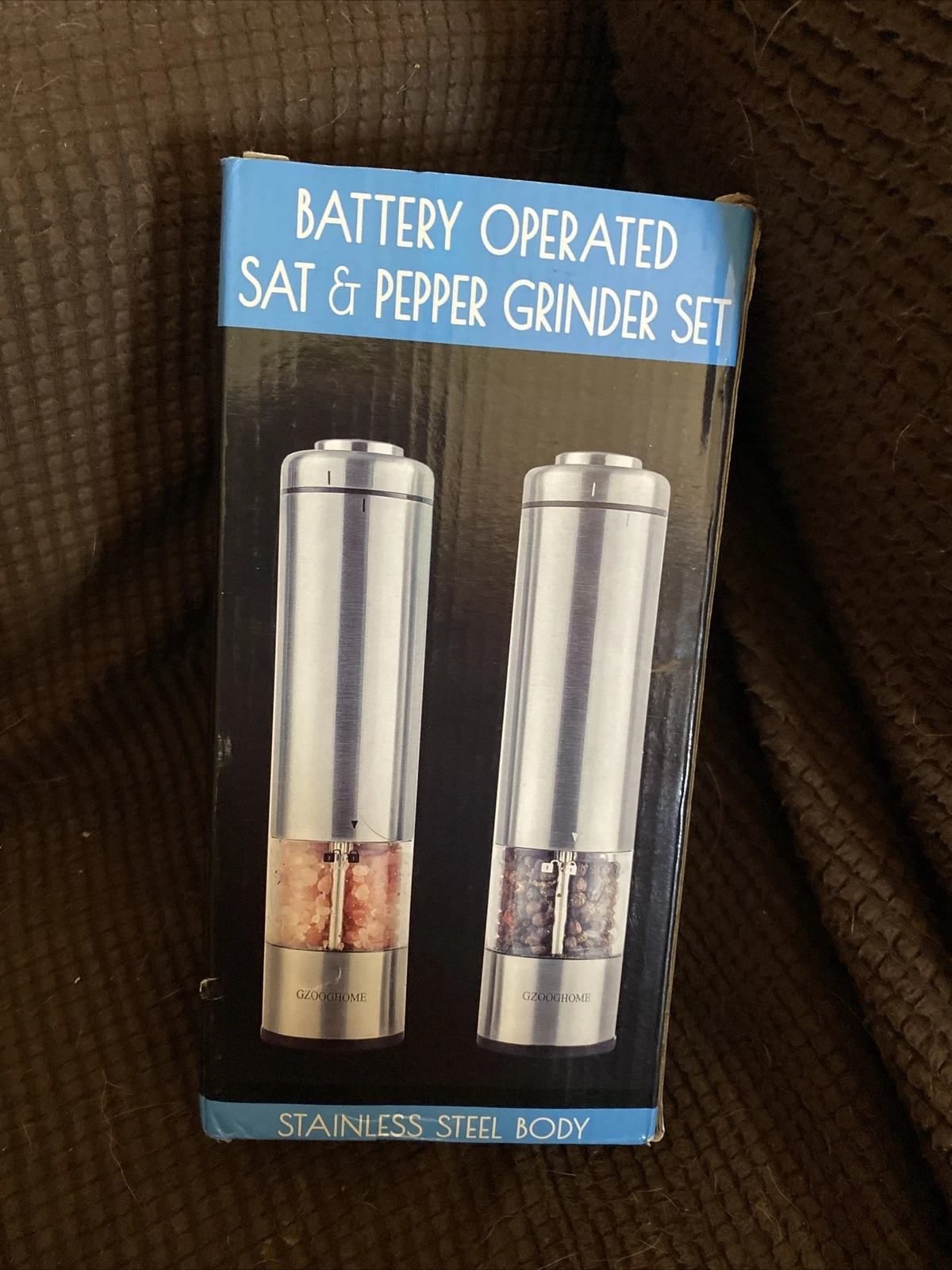 NEW BATTERY OPERATED SALT AND PEPPER Grinder- SET OF 2 (GZOOGHOME)