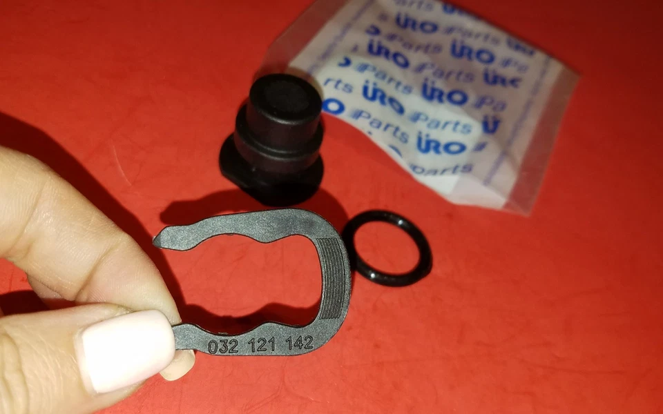 Enchufe de brida de manguera de refrigerante nuevo AUDI VW A4 Quattro Corado Golf Jetta URO Foto 4 de 4