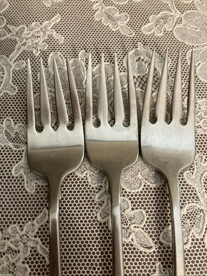 Oneida Sandhurst Cube Stainless Flatware Set Of 3 Salad Forks - Image 3 of 4