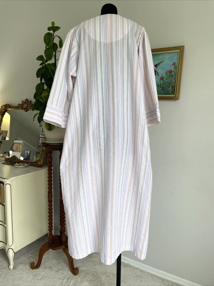 Camisola listrada pastel bordada floral vintage com zíper tamanho XL Mumu Cottage Boho - Imagem 2 de 4