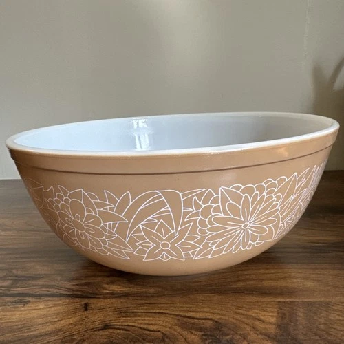 Vintage Pyrex Woodland 4-Quart Mixing Bowl (#404) – Large Tan & White