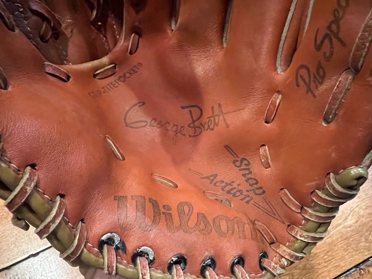 Vintage WILSON PRO SPECIAL 114 RHT GEORGE BRETT Baseball GLOVE
