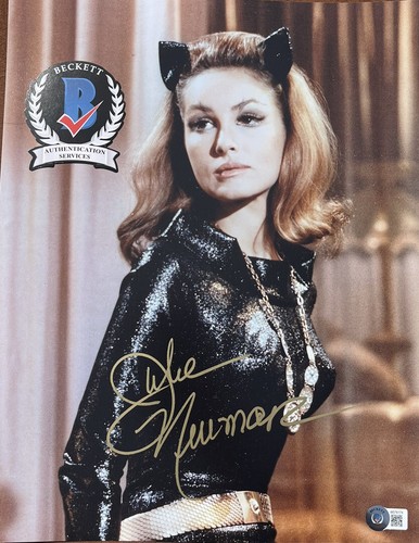 Photo Signée Julie Newmar En Catwoman (Batman) - Format 8.5x11", Brillante, Pièce De Collection Neuve