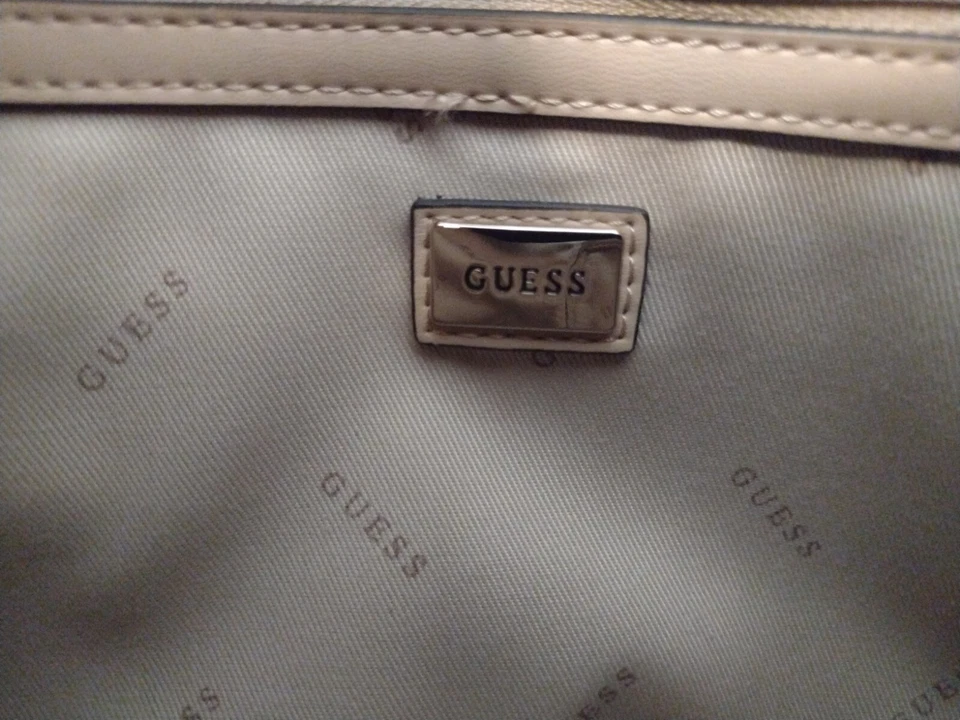 GUESS Cartera EST 1981 Bolso de Mano Bolso de Hombro Para Mujer Guess Hobo Bolso EE. UU. NUEVO SIN ETIQUETAS COMO NUEVO Foto 3 de 4