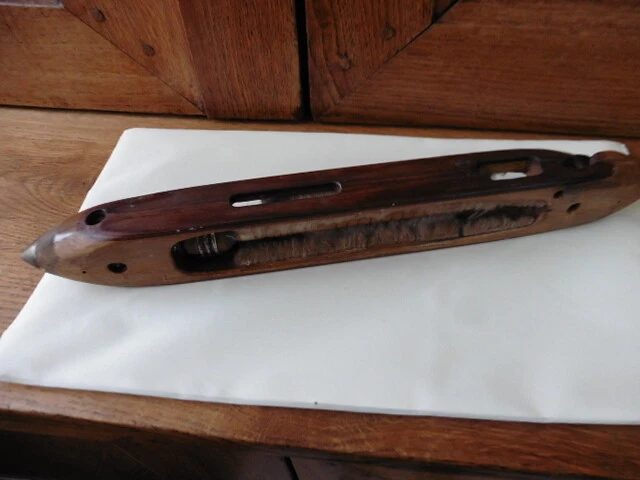 grande navette de métier à tisser ancienne - Photo 2/4