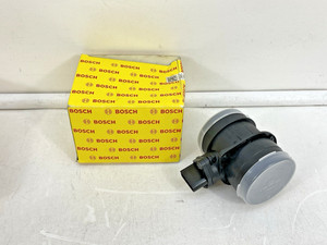 1999 2000 2001 2002 2003 VW EUROVAN MAF MASS AIR FLOW Sensor Meter 071906461BX