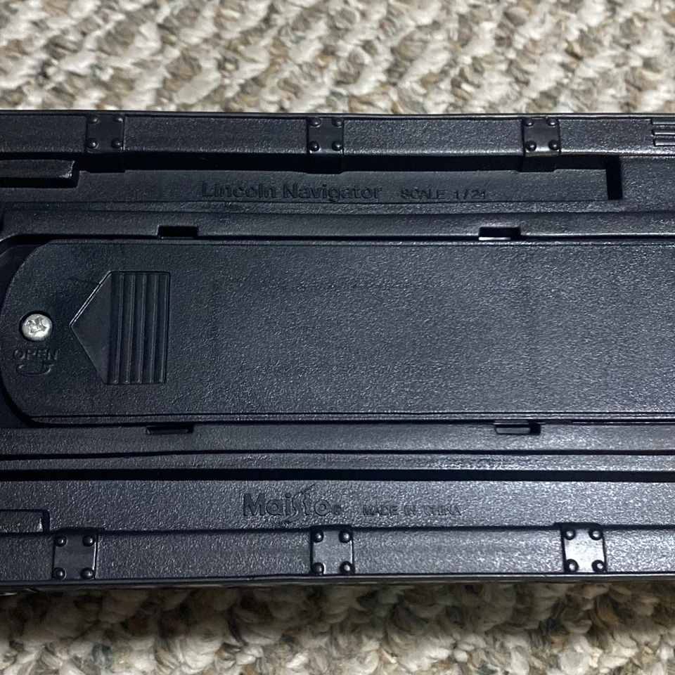 Limusina Lincoln Navigator diecast de lujo Maisto Playerz Foto 3 de 4