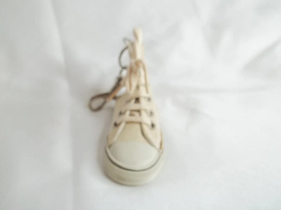 Llavero Zapatilla Deportiva Alta Coca Cola Coca #2 De Colección Foto 4 de 4