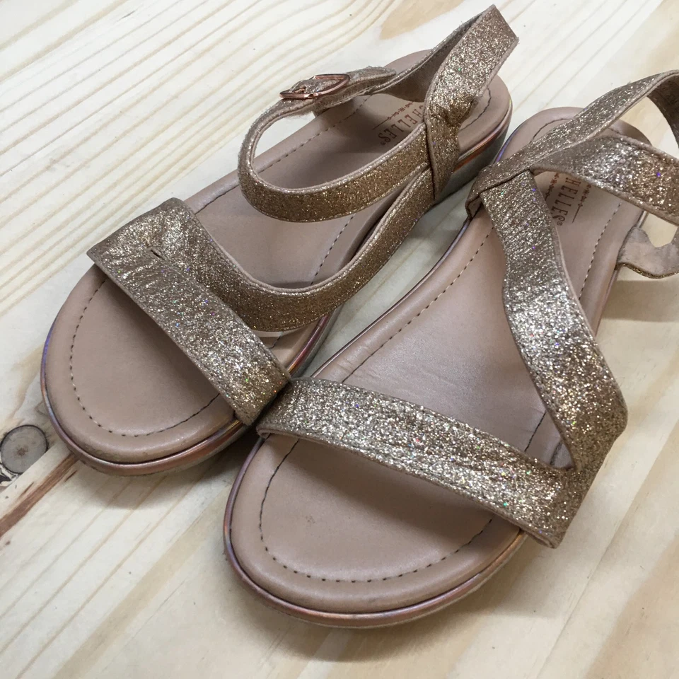 Sandalias Seychelles Juveniles 4 Mujeres 5.5 Tiras Planas Brillo Dorado Imitación Cuero Foto 4 de 4