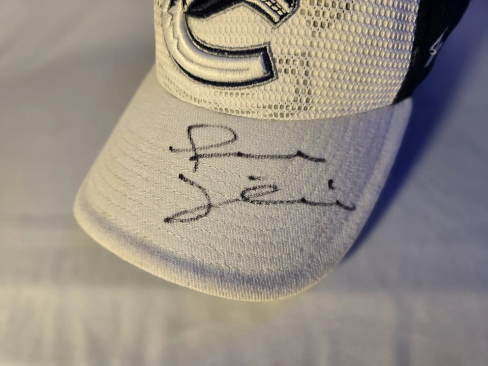 Trevor Linden autographed Zephyr fitted Vancouver Canucks hatsize M/L Navy/White - Image 2 of 4