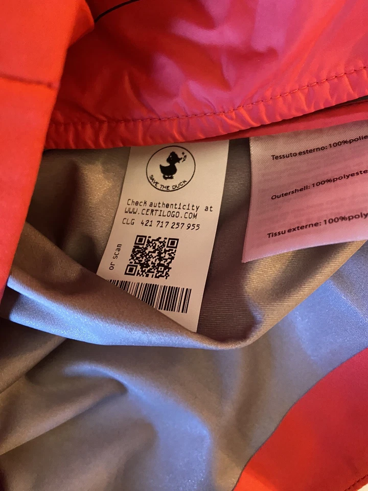 Giacca Save the Duck bambino antipioggia taglia 6 con cappuccio rossa nuova con etichetta corteccia piovosa con cappuccio - Immagine 3 di 4