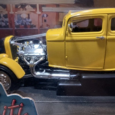 American Graffiti 1:18 1932 Ford Yellow Deuce Coupe, ERTL Limited
