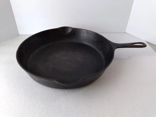 GRISWOLD No 10 Cast Iron Skillet Small Block Logo 716C