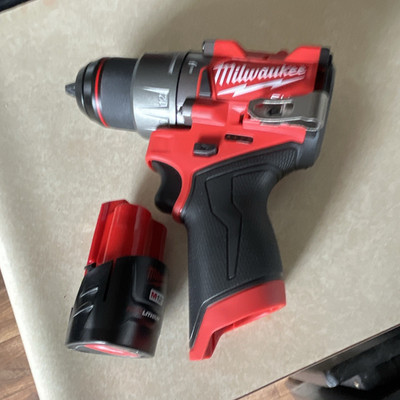 Milwaukee M12 FUEL 12V Cordless Drill/Driver Kit 1.5Ah Li-Ion Battery