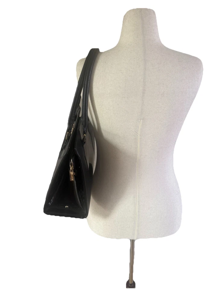 Bolso de Mano St. John Negro Charol Herrajes Dorados Arco Acento 15x10x5 Foto 2 de 4