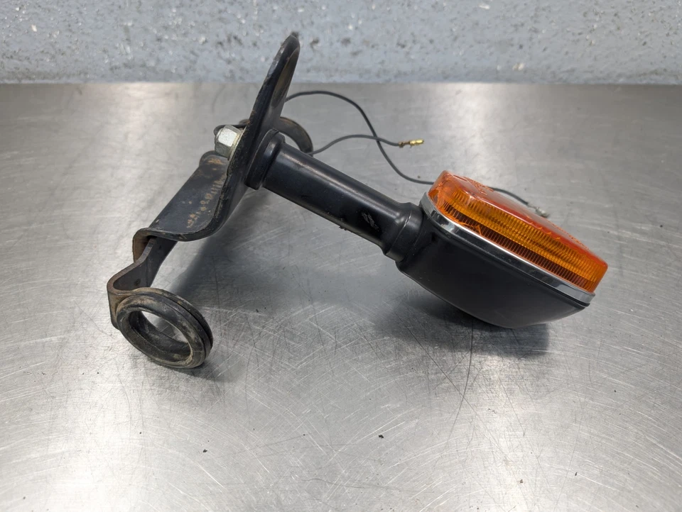 铃木 GS650E GS550M GS650G 前闪光灯 带一个安装支架 — 第 3/4 张图片