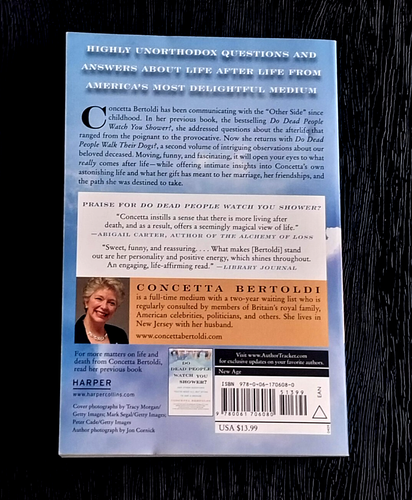 DO DEAD PEOPLE WALK THEIR DOGS? CONCETTA BERTOLDI PAPERBACK BOOK BRAND NEW - Foto 2 di 2