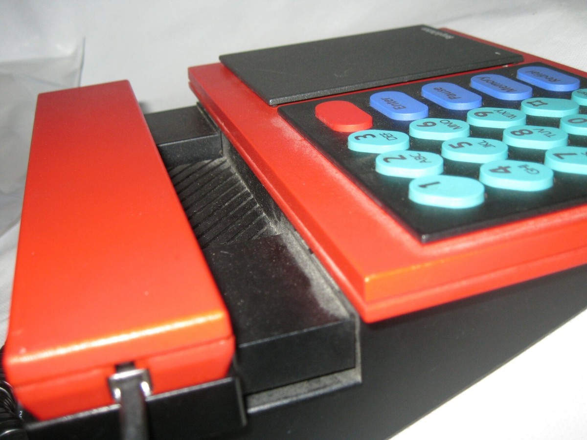 Bang & Olufsen BeoCom 1000 Telephone – Red Export Model