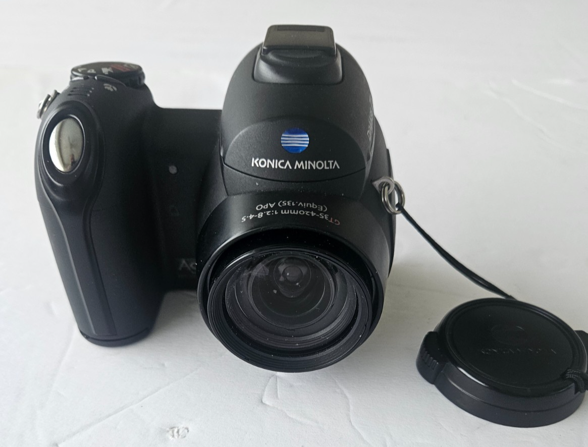 Konica Minolta DiMAGE Z3 4.0MP Black Digital Camera w/ SD Card
