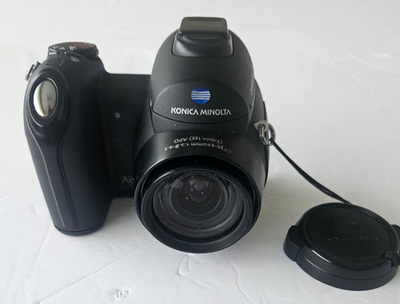 Konica Minolta DiMAGE Z3 4.0MP Black Digital Camera w/ SD Card
