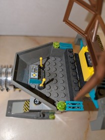 LEGO Rock Raiders: The Granite Grinder (4940)