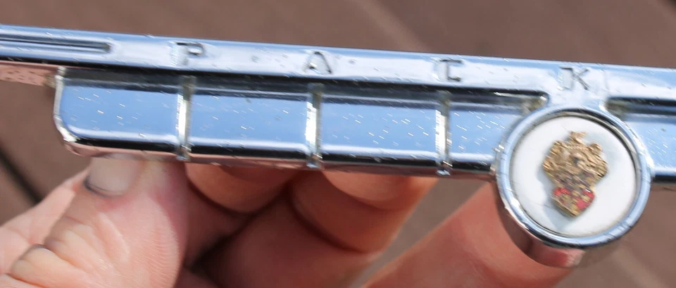 Винтажная хромированная отделка с эмблемой приборной панели Packard Clipper 1941 1942 годов выпуска от оригинального производителя - Изображение 3 из 4