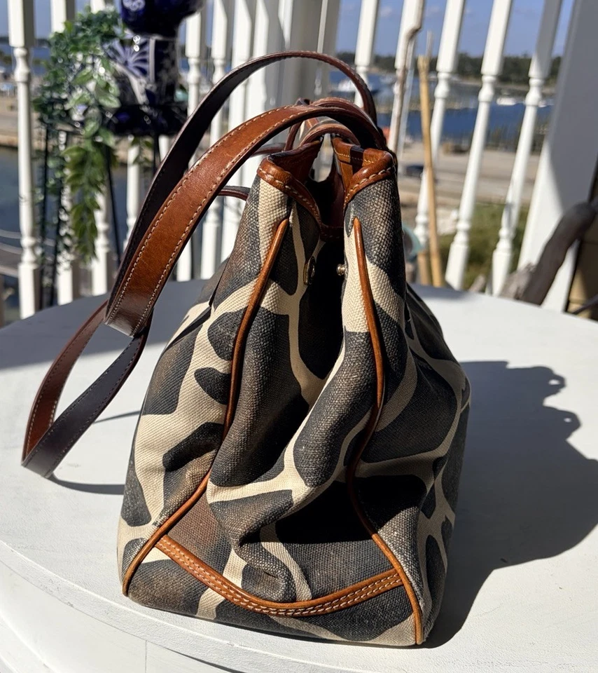 Bolso de Hombro Dooney & Bourke Jirafa Estampado Animal Lona Multicolor Y2K Foto 4 de 4