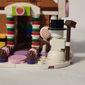 LEGO - Gingerbread House 40139 - 2015 Exclusive XMas Holiday Candy With Snowman