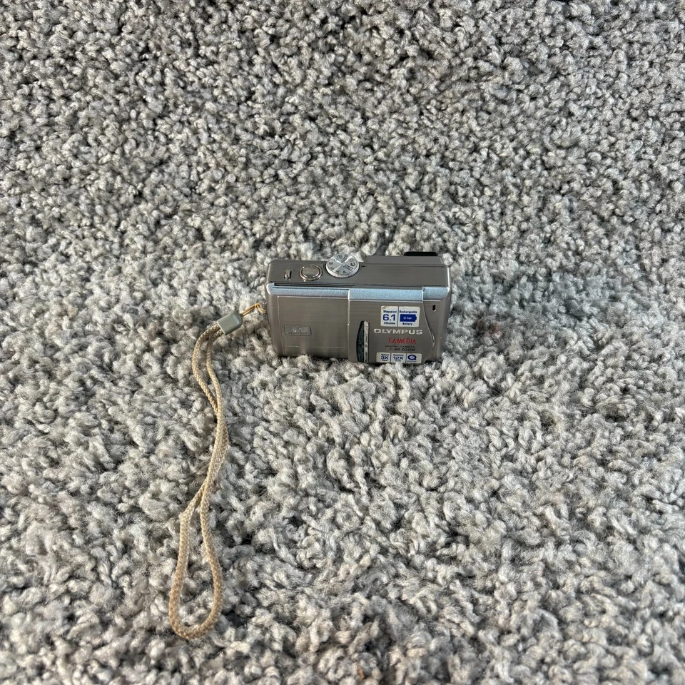 Solo cuerpo de cámara digital compacta Olympus Camedia C-60 con zoom Foto 2 de 4